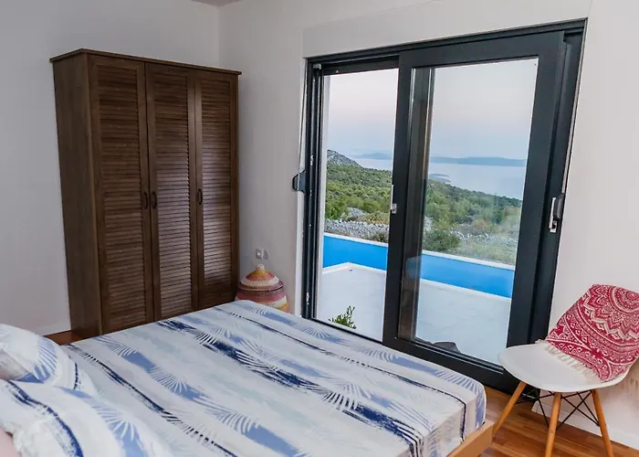Villa Zlatno Sunce In The Hills Near Trogir