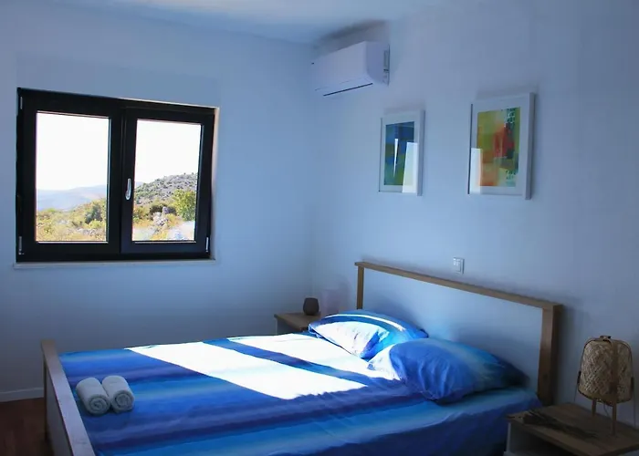 Villa Zlatno Sunce In The Hills Near Trogir