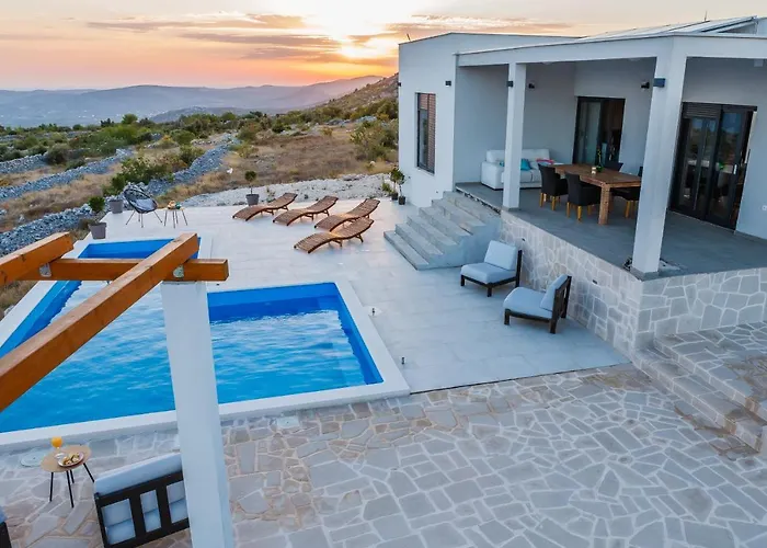 Villa Zlatno Sunce In The Hills Near Trogir
