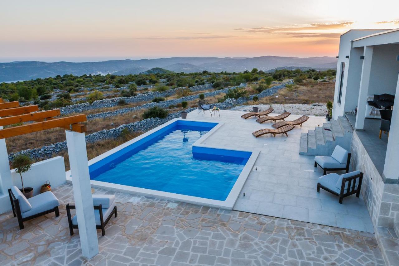 Zlatno Sunce In The Hills Near Trogir Villa