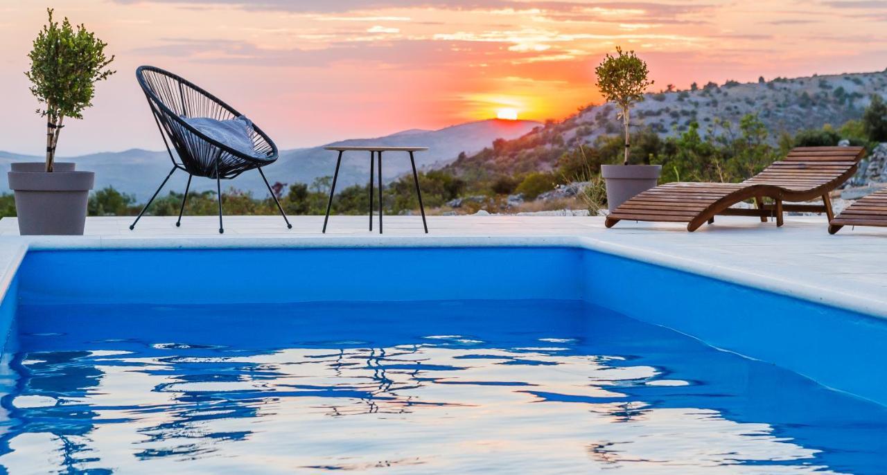 Villa Zlatno Sunce In The Hills Near Trogir