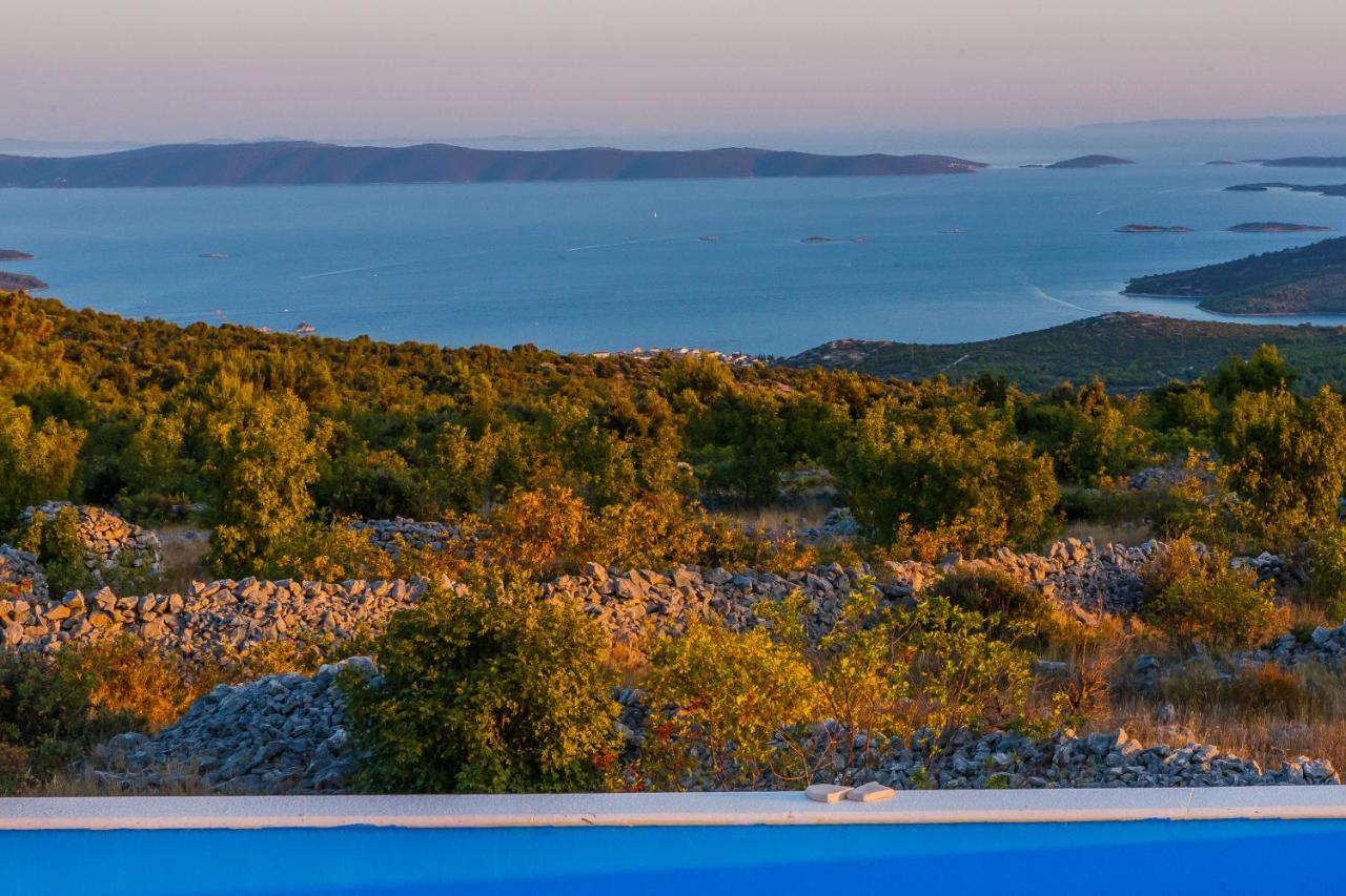 Zlatno Sunce In The Hills Near Trogir *