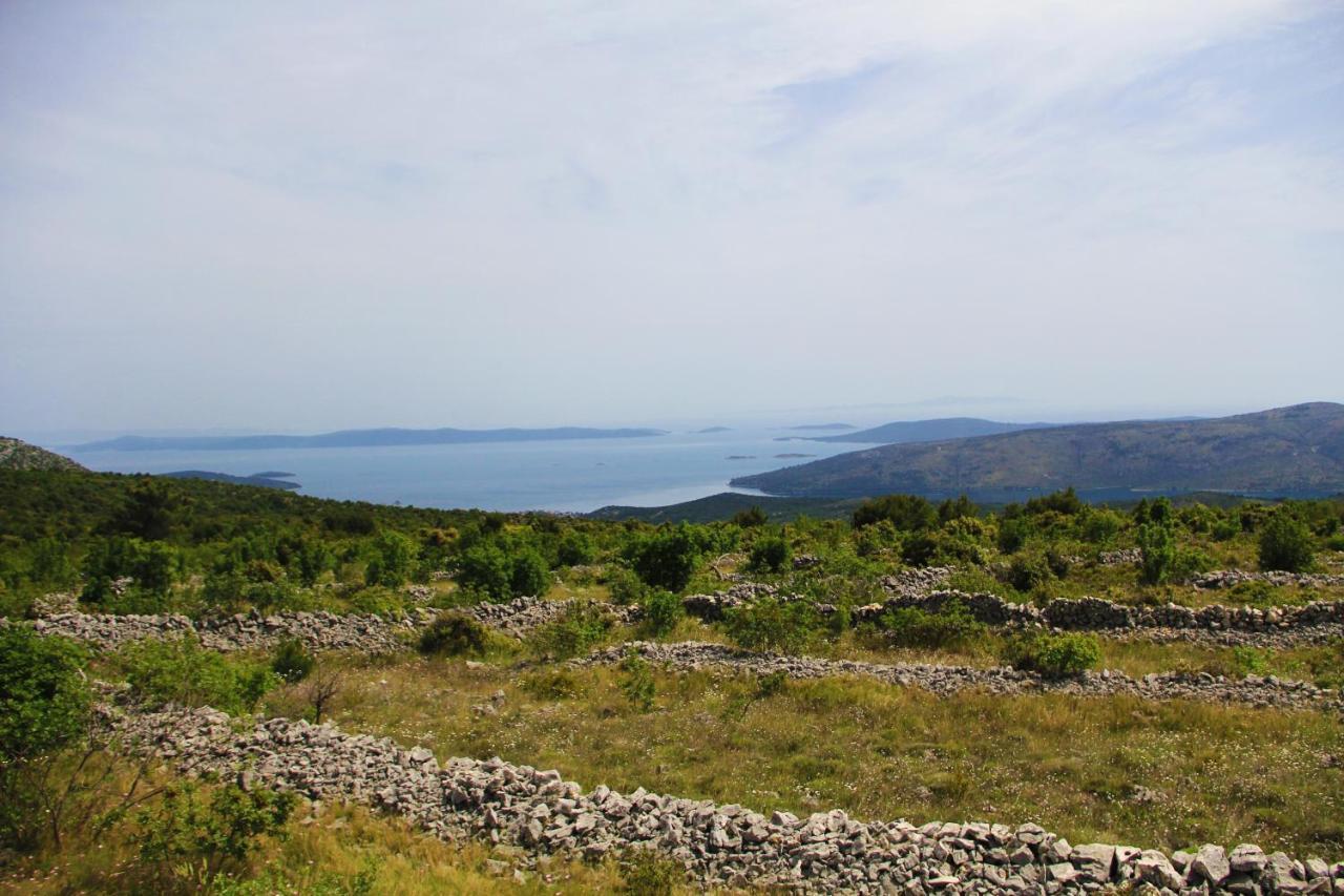 Zlatno Sunce In The Hills Near Trogir