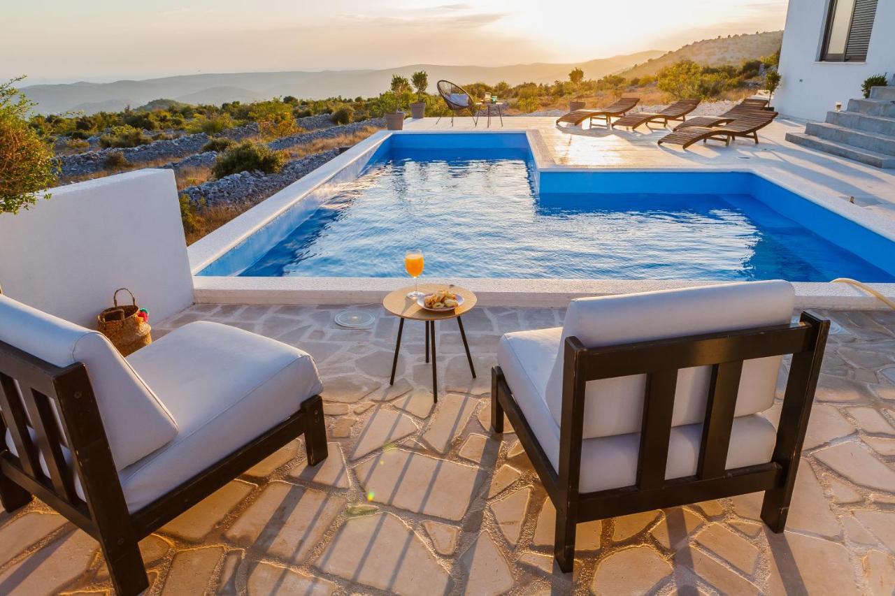 Zlatno Sunce In The Hills Near Trogir Villa *