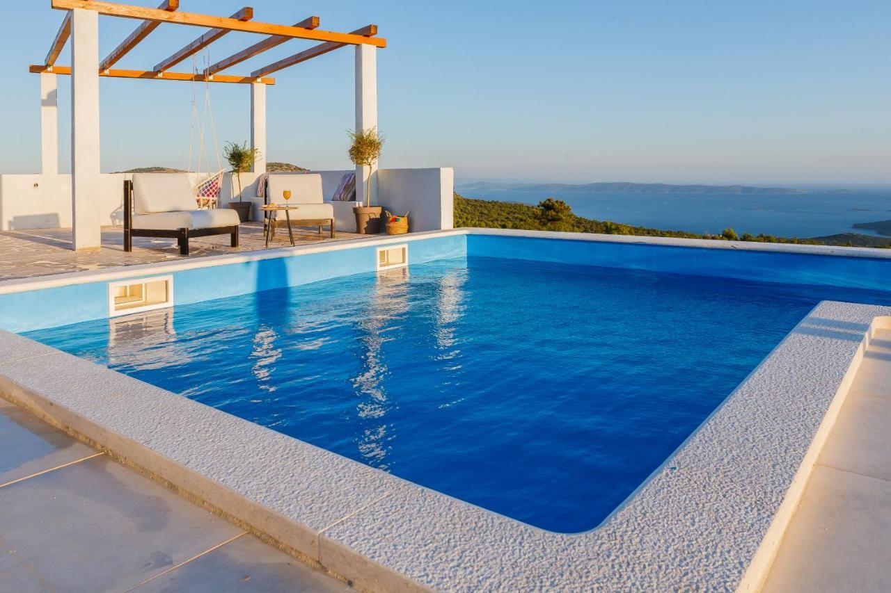 Villa Zlatno Sunce In The Hills Near Trogir