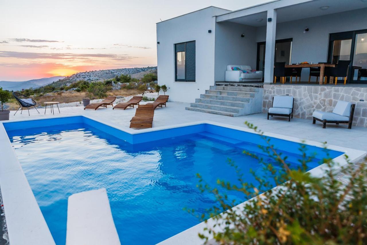 Villa Zlatno Sunce In The Hills Near Trogir *