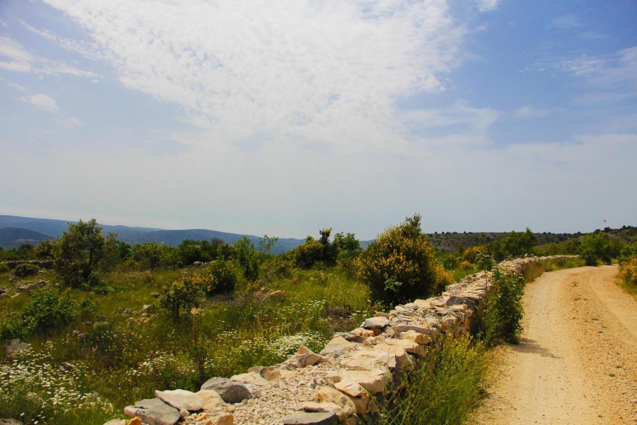 Villa Zlatno Sunce In The Hills Near Trogir