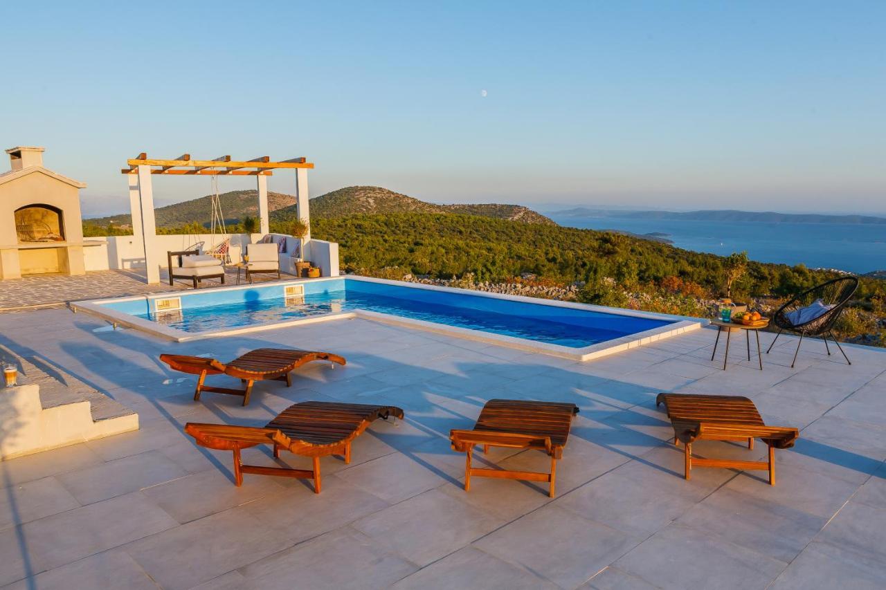 Zlatno Sunce In The Hills Near Trogir Villa *