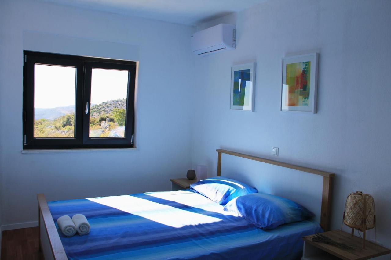 Zlatno Sunce In The Hills Near Trogir *
