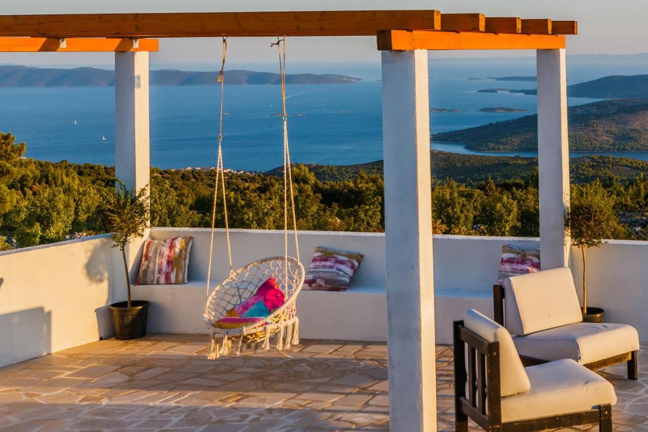 Villa Zlatno Sunce In The Hills Near Trogir